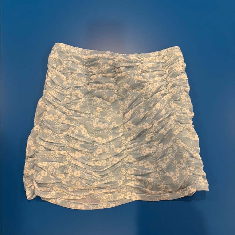 BAILEY ROSE, Light Blue Floral Ruched Mini Skirt, Size Medium